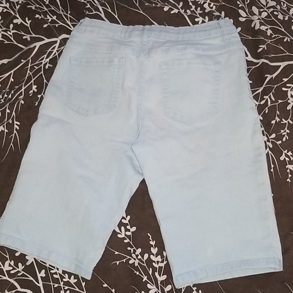 Girl's short - Picture 2 of 2